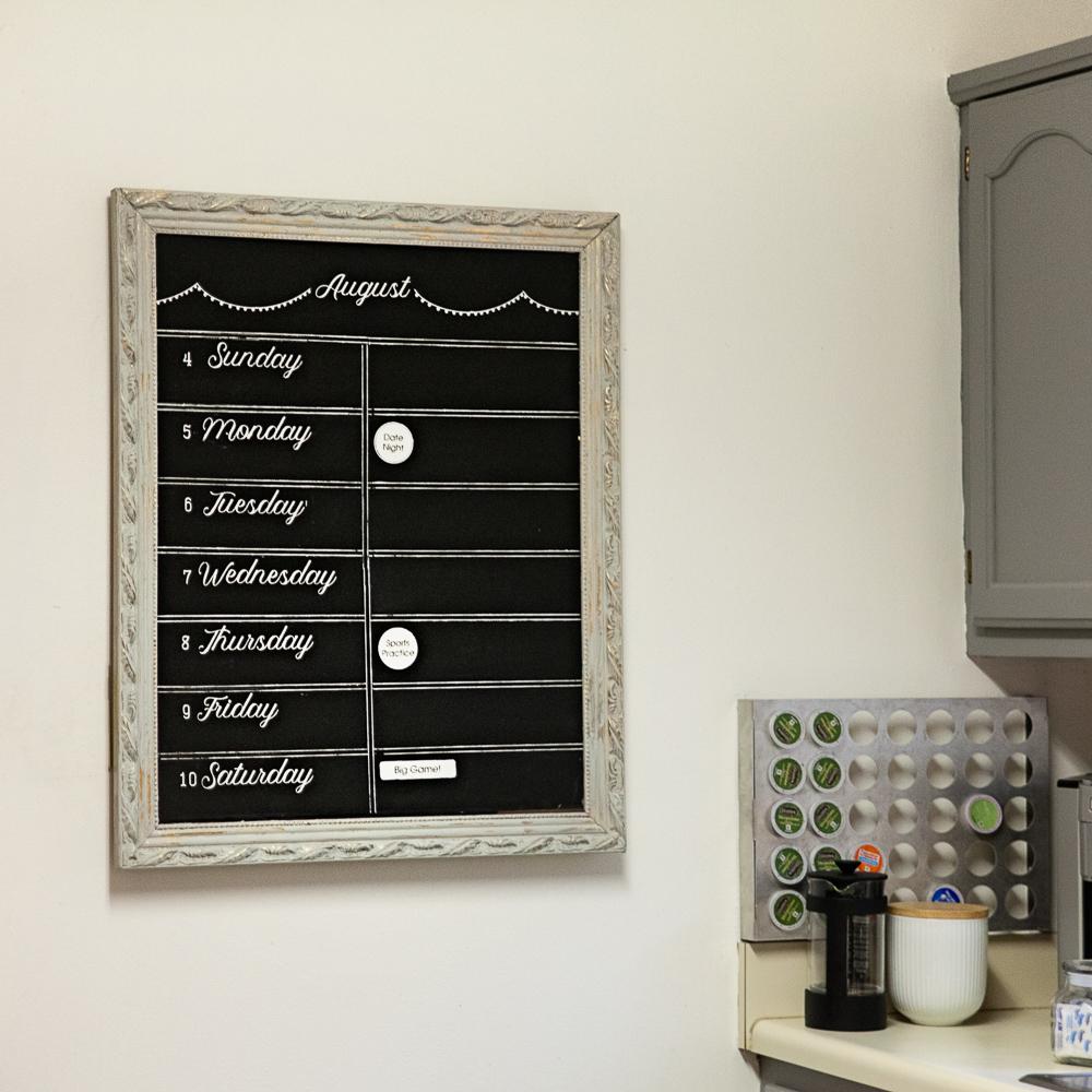 CREATIVE & CUSTOM CHALKBOARD CALENDAR